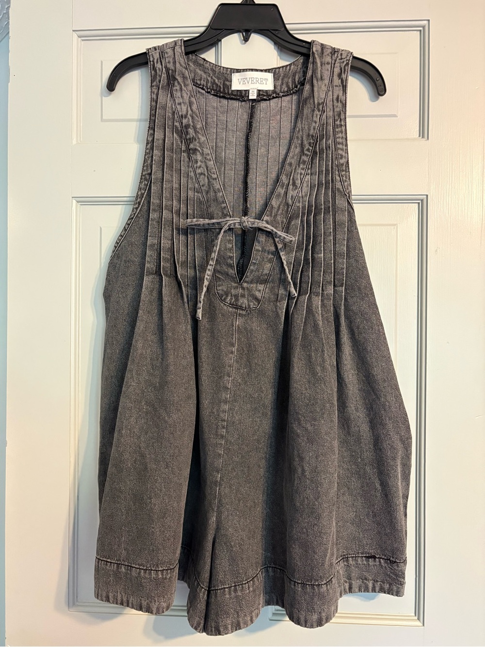Veveret Medium black denim sleeveless romper with tie front